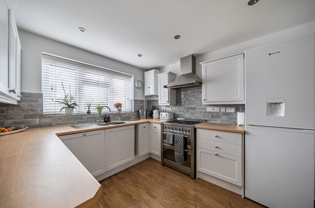 Property photo 3 of 12 1429717269B2F7456F051