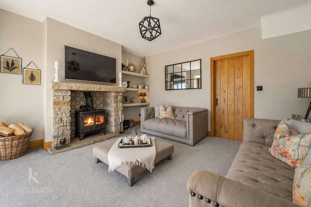 Property photo 2 of 42