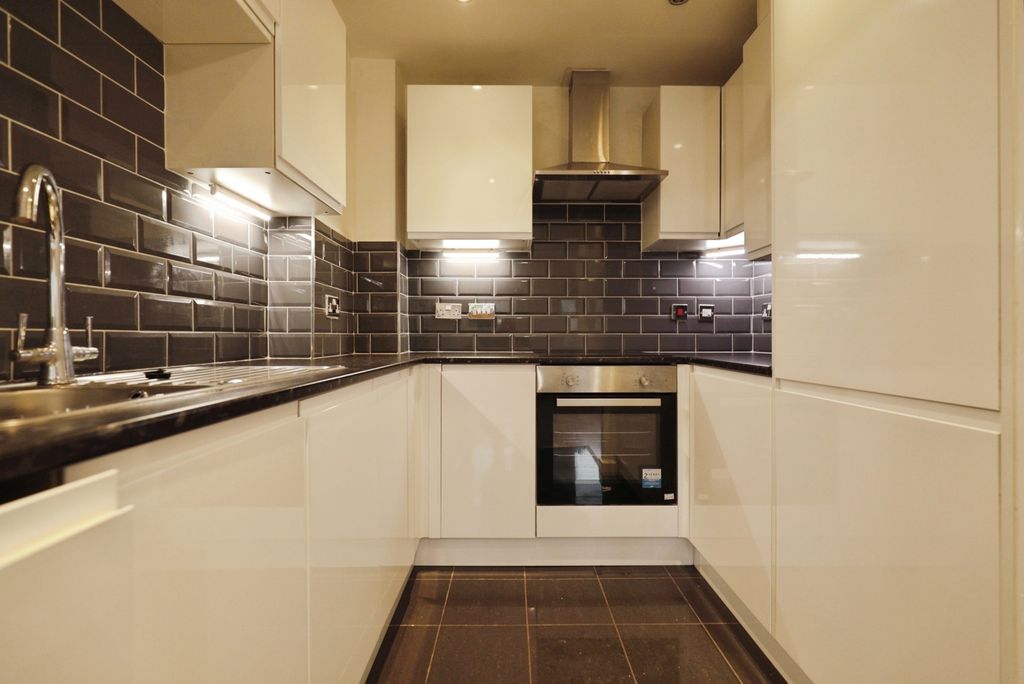 Property photo 3 of 9 Kitchen