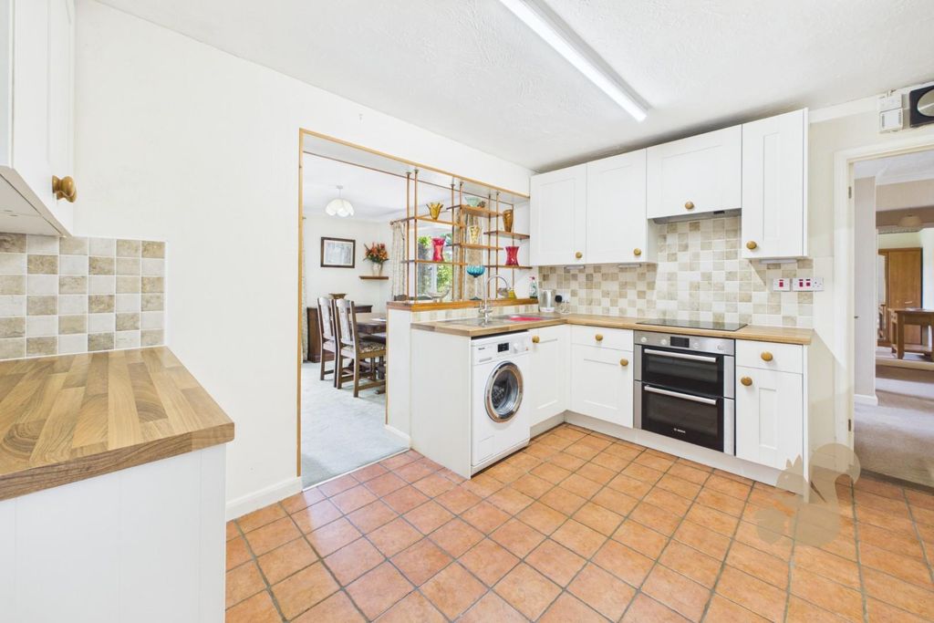 Property photo 2 of 21 Kitchen