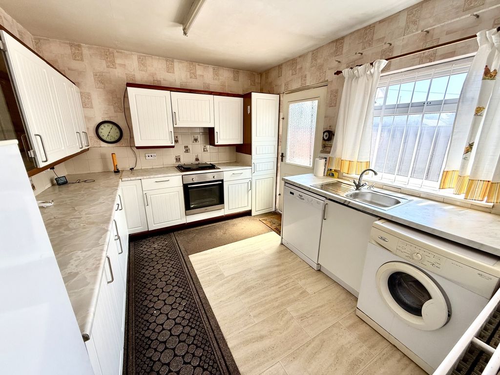 Property photo 3 of 7 Img_4095