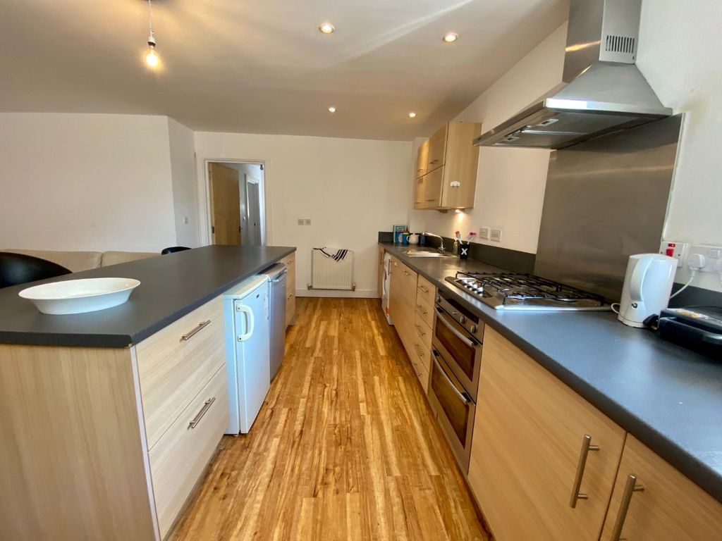 Property photo 3 of 13 Kitchen