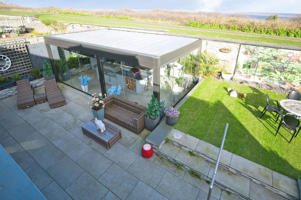 Property photo 2 of 35