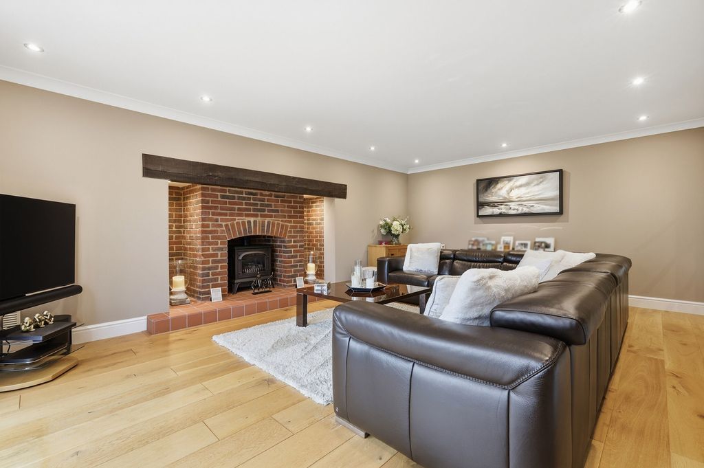 Property photo 3 of 37 002_Img_1669