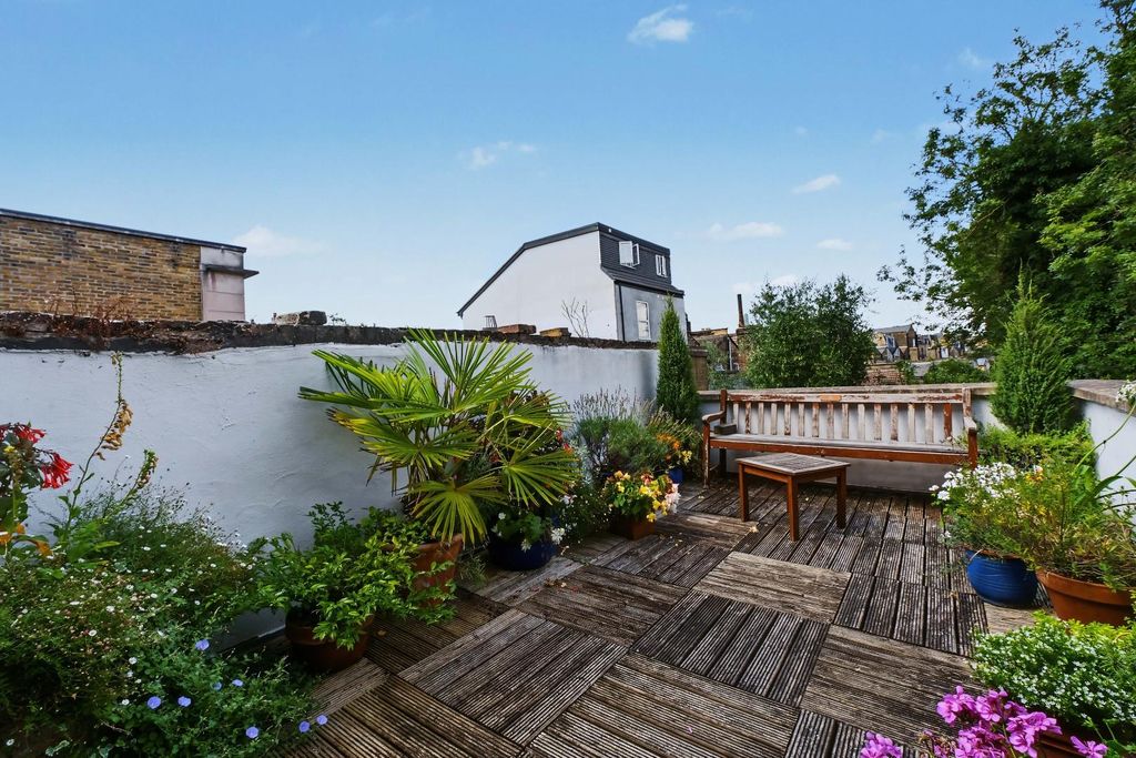 Property photo 2 of 16 Terrace