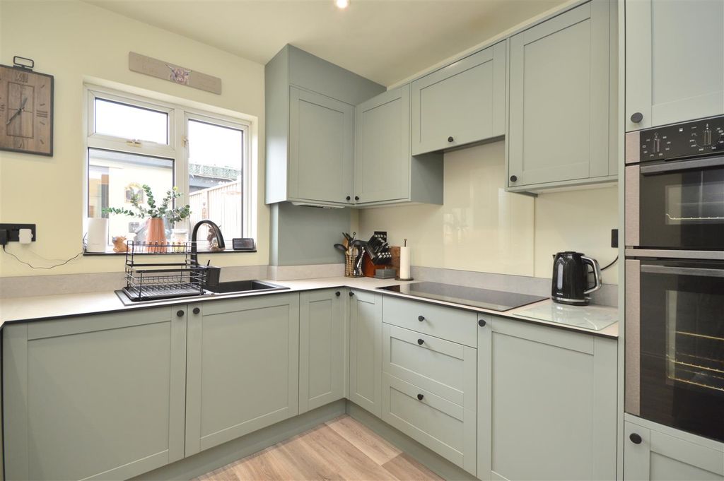 Property photo 2 of 16 Kitchen