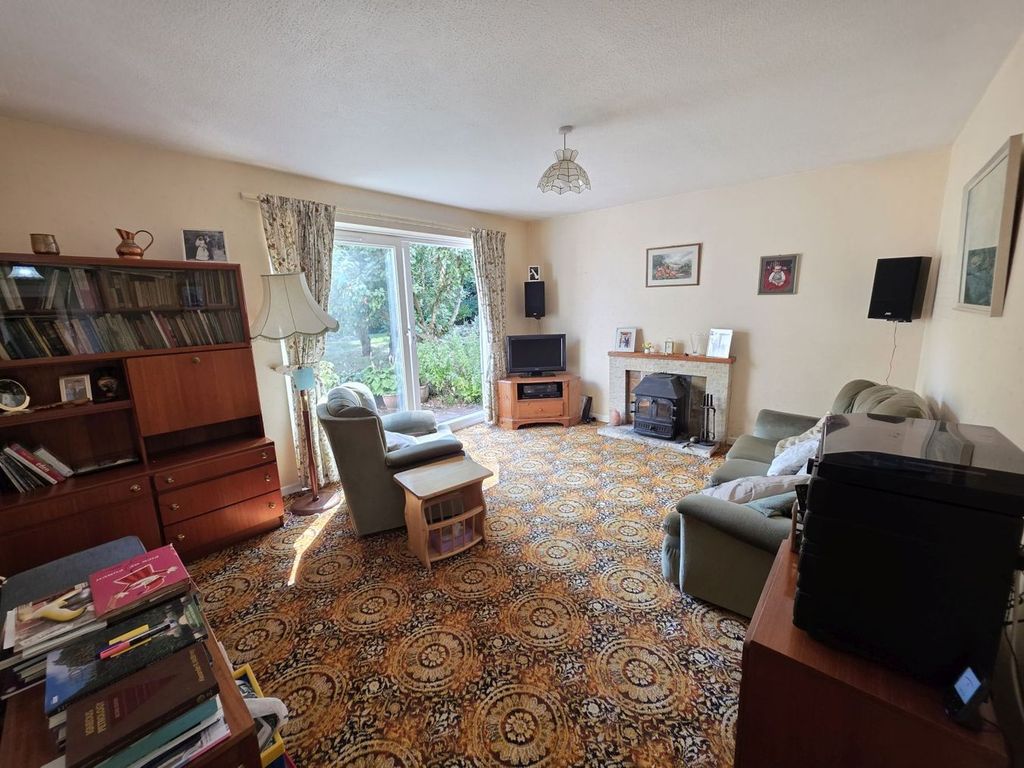 Property photo 2 of 27