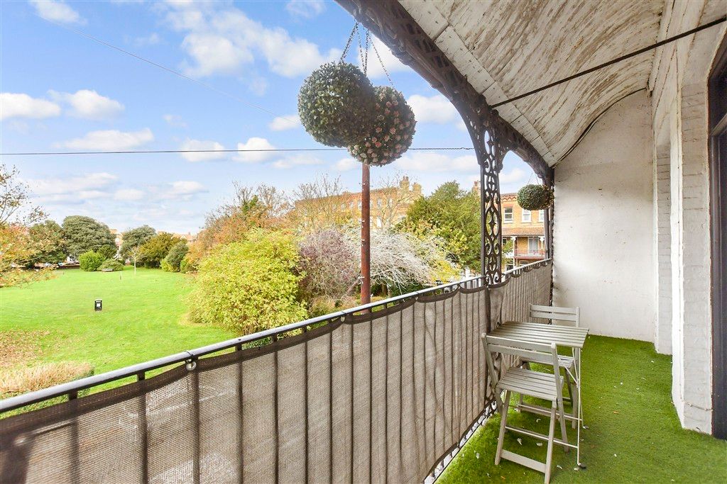 Property photo 2 of 11 Balcony / Terrace
