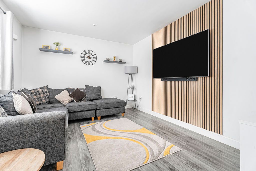 Property photo 3 of 21 Lounge