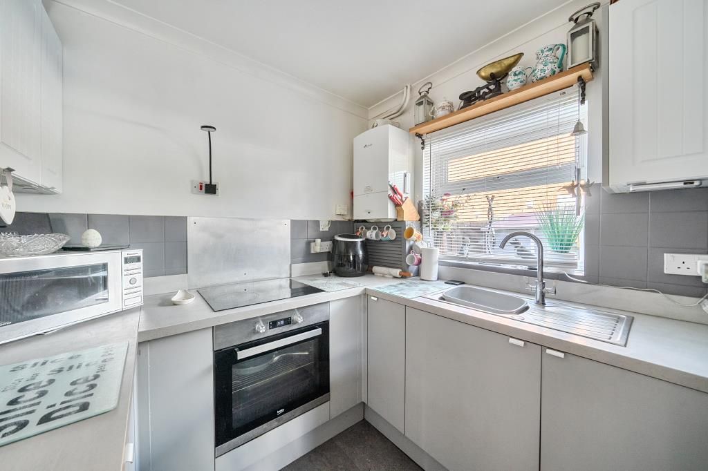 Property photo 3 of 19 Kitchen