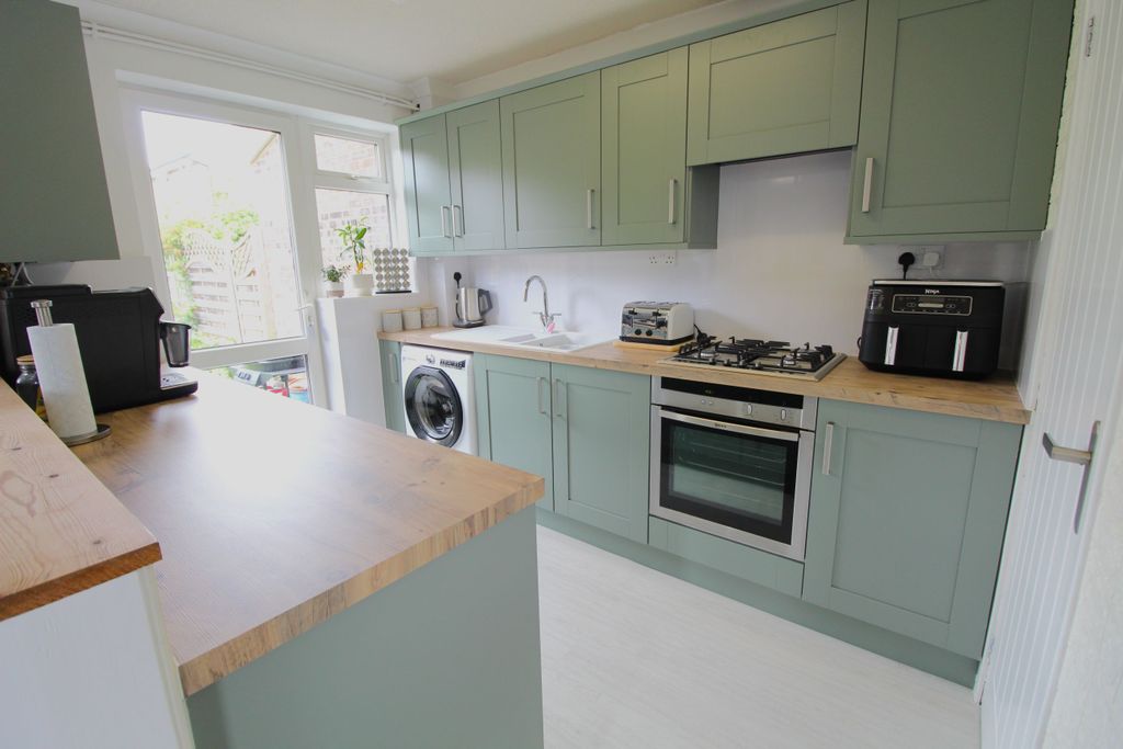 Property photo 2 of 14 Kitchen