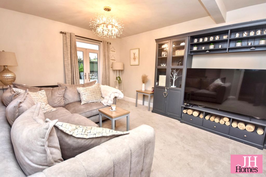 Property photo 2 of 24