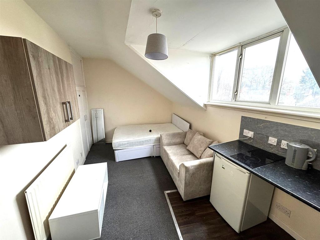 Property photo 3 of 5 Room Pic 2