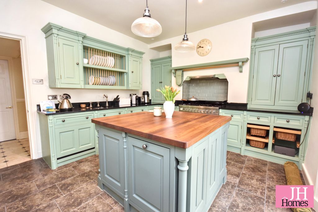 Property photo 3 of 31