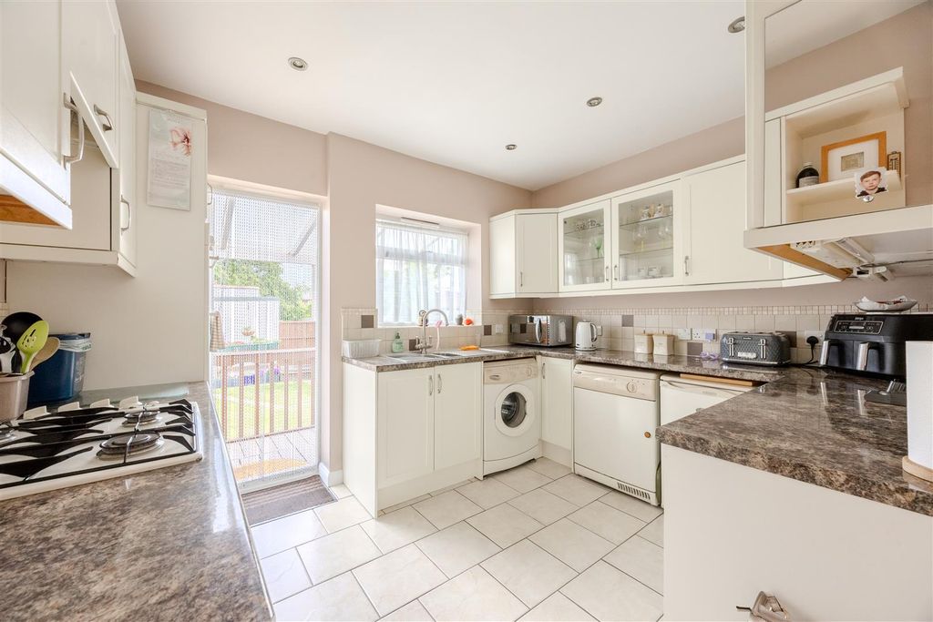 Property photo 3 of 29 Kitchen