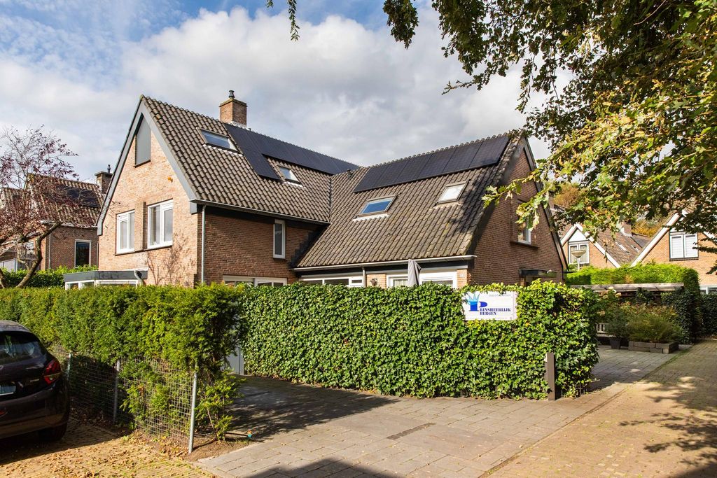 Property photo 2 of 100