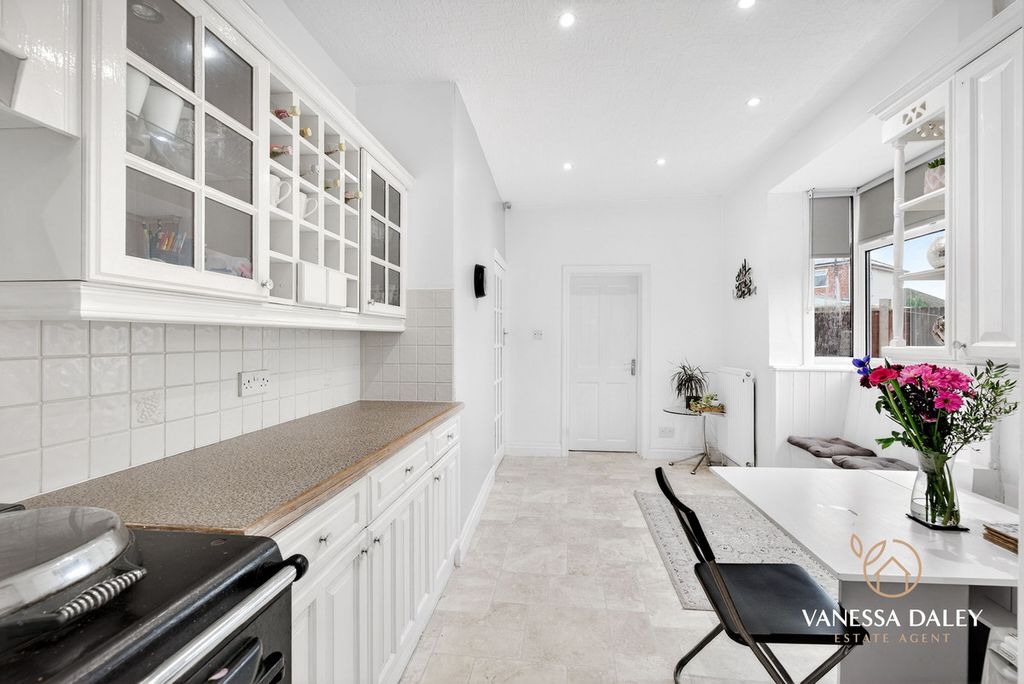 Property photo 2 of 45