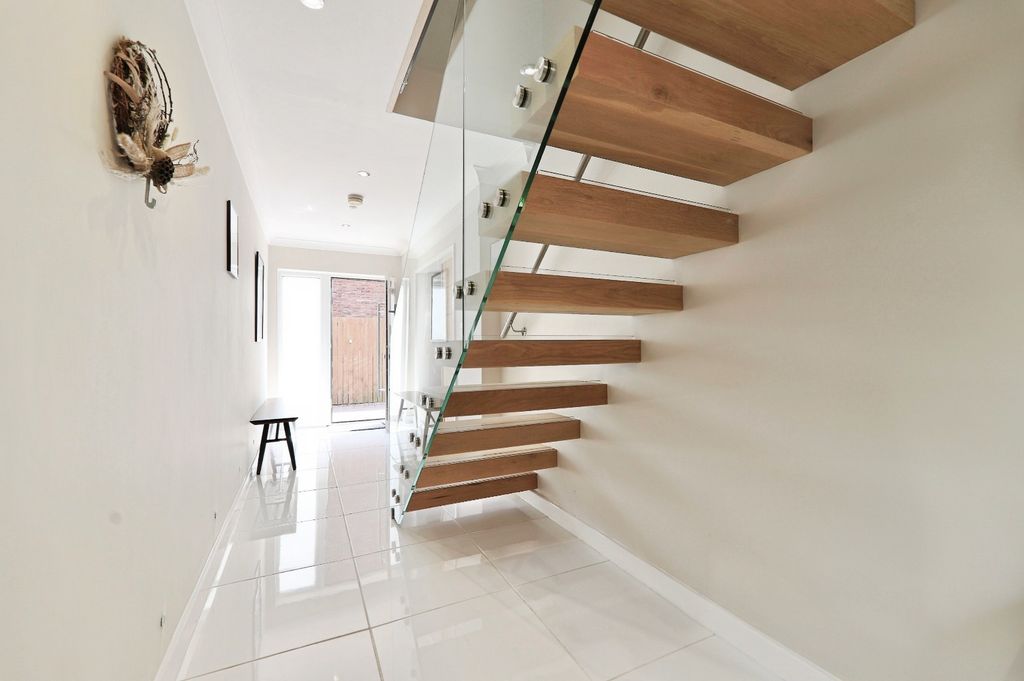 Property photo 3 of 25 5160528