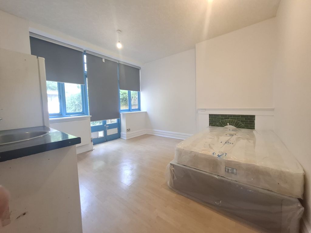 Property photo 1 of 2