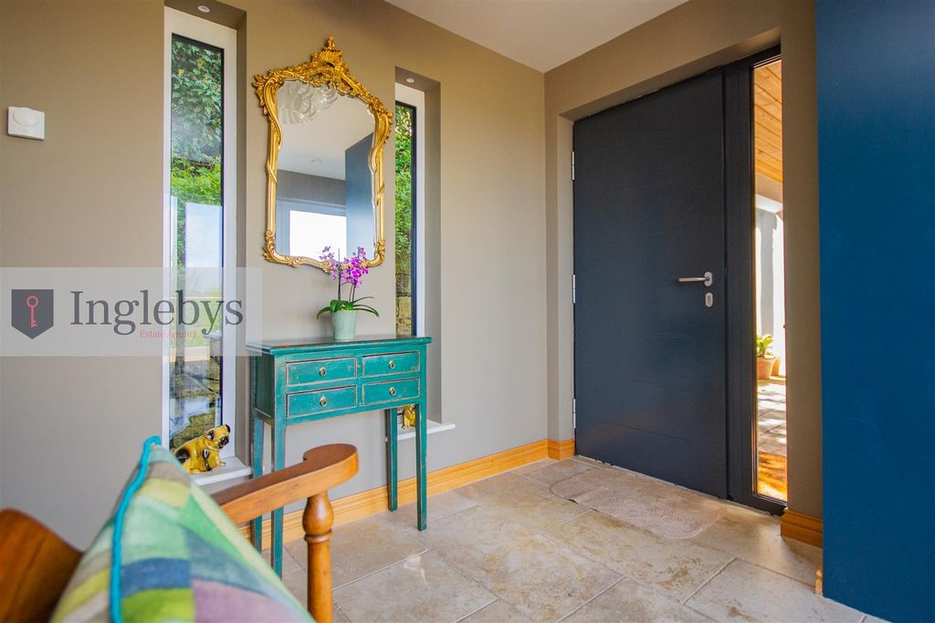 Property photo 3 of 40