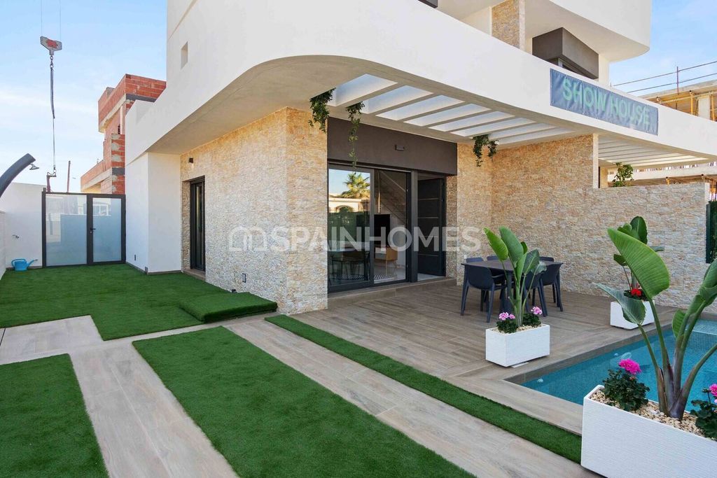 Property photo 1 of 44