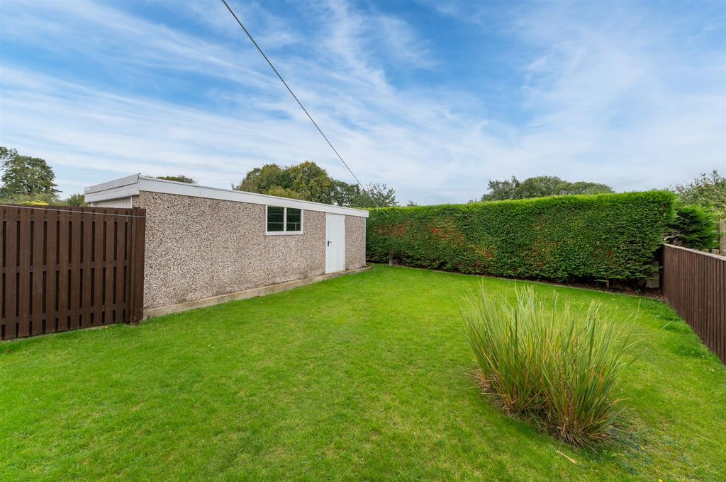 Property photo 3 of 26 Garden