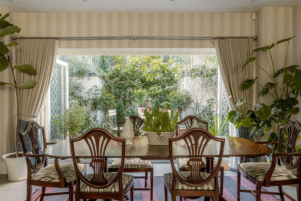 Property photo 3 of 21 Dining