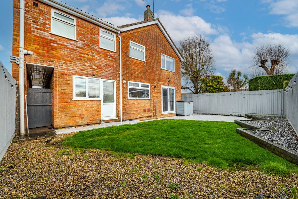 Property photo 2 of 25