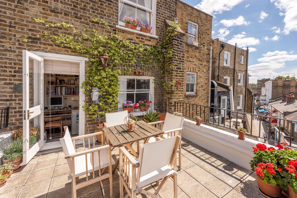 Property photo 1 of 8 9 Hogarth Road-Terra