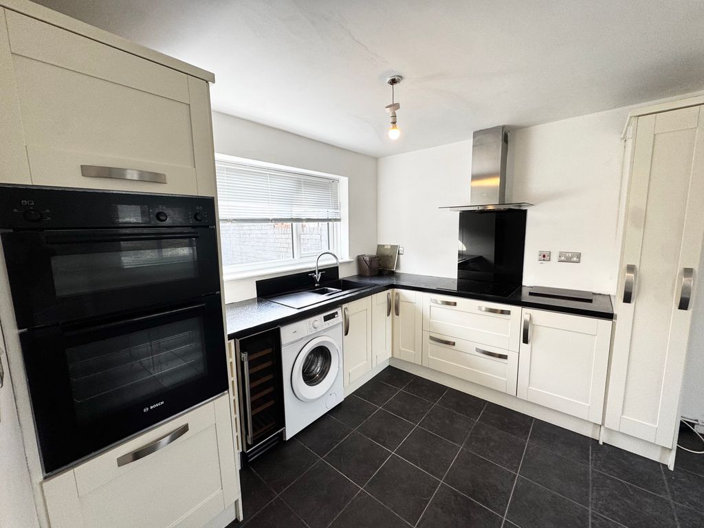 Property photo 2 of 14 Image