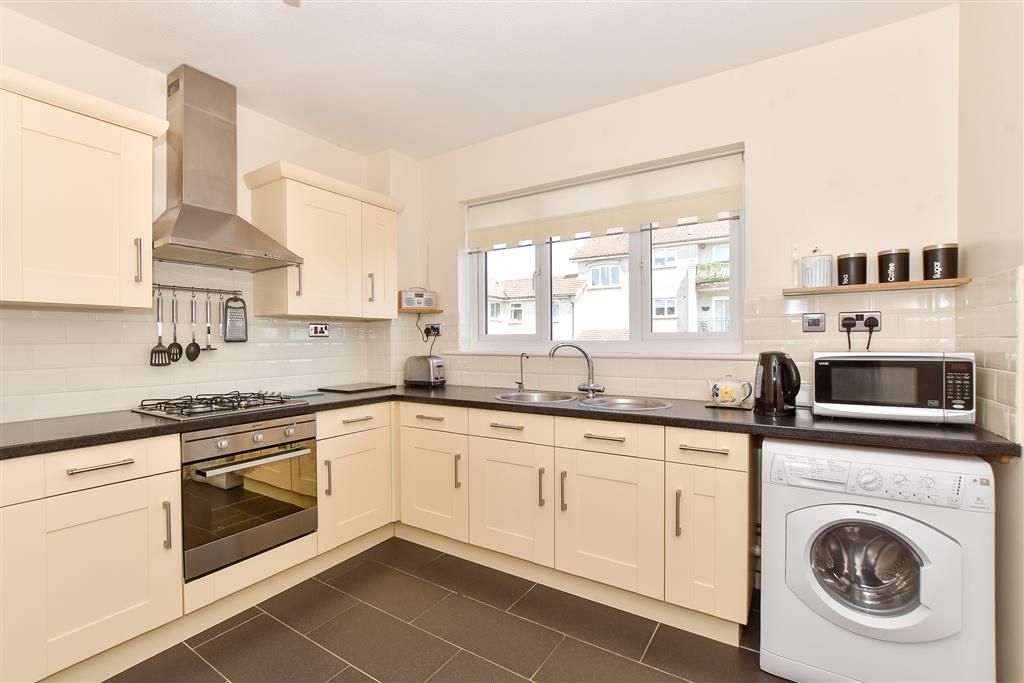 Property photo 3 of 9 Kitchen