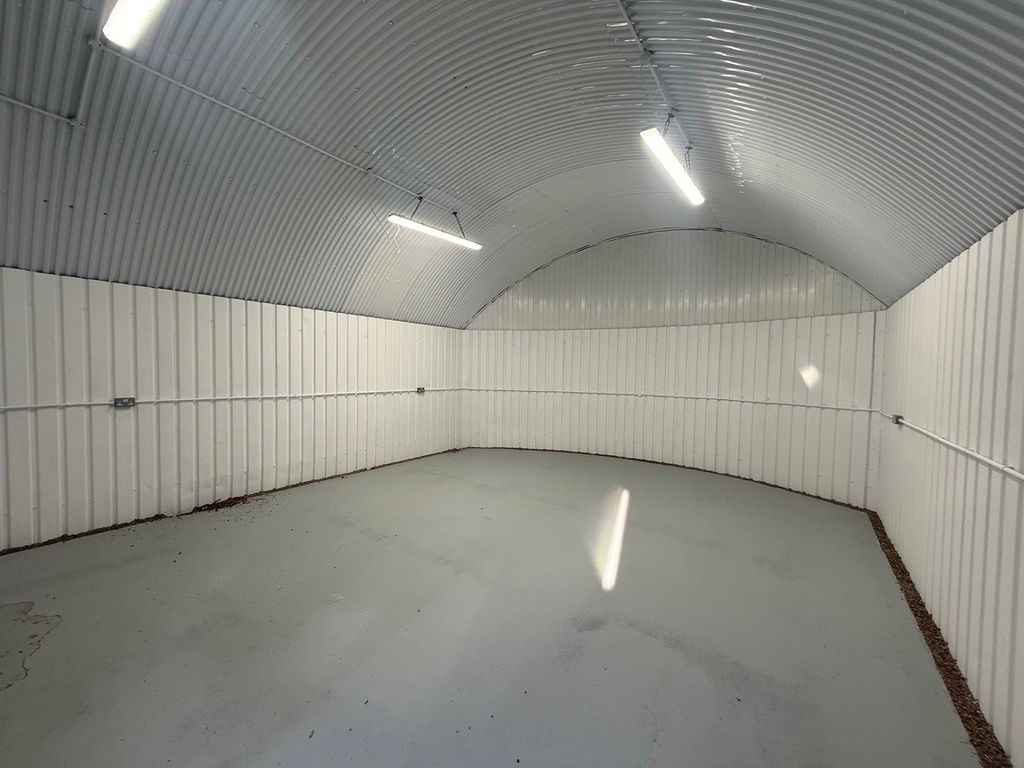 Property photo 1 of 2 An Empty Arch With White Lining