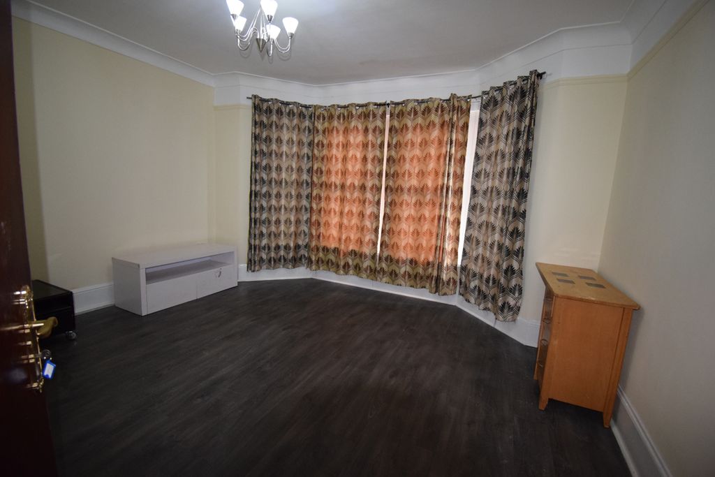 Property photo 1 of 20 Five Ensuites Off Ilford Lane Ideal For Supported Care- £4000