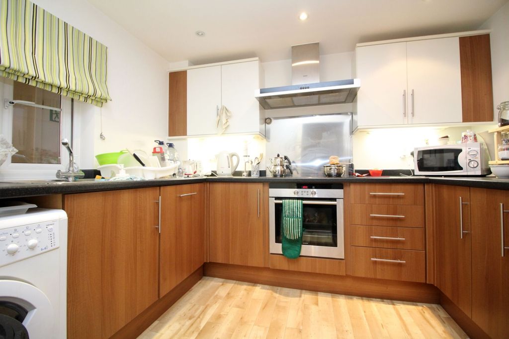 Property photo 3 of 6 Kitchen