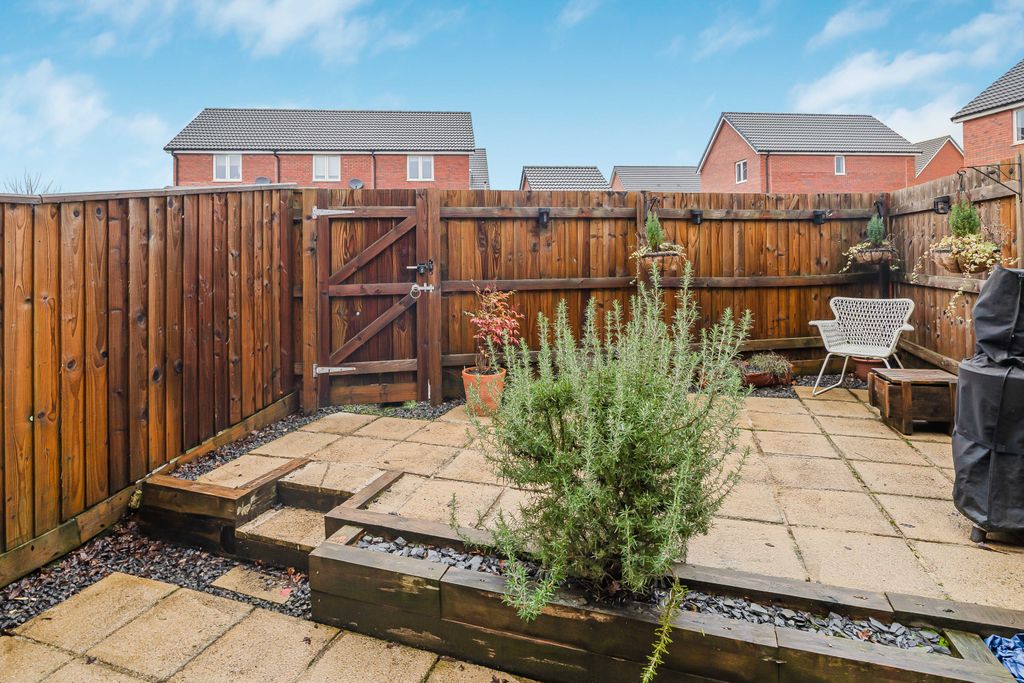 Property photo 2 of 21