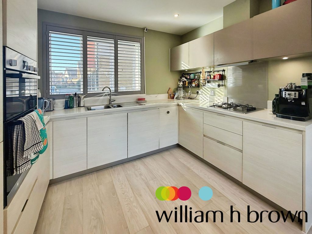 Property photo 3 of 16 Kitchen