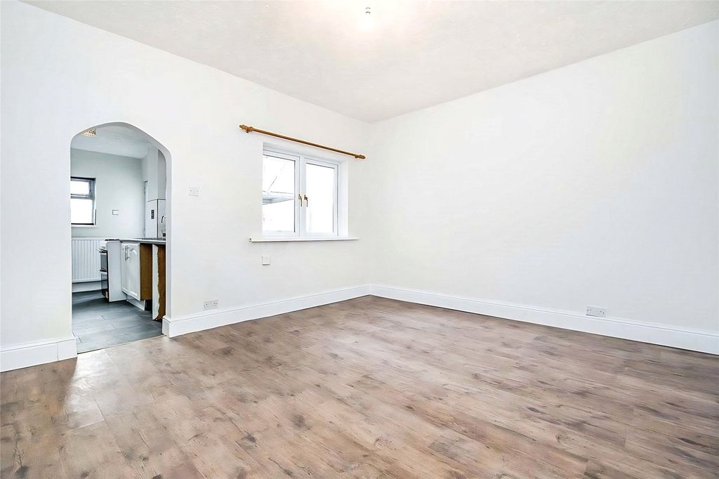 Property photo 3 of 8 Picture No. 13