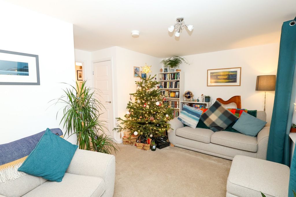 Property photo 3 of 18 Lounge