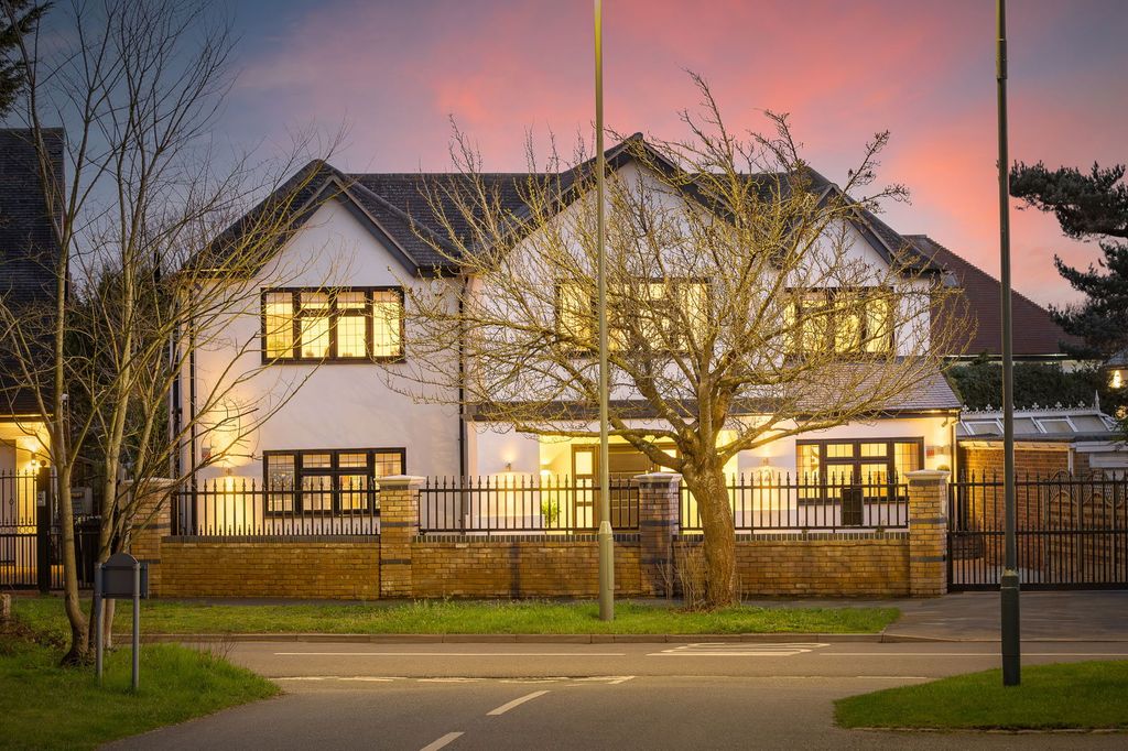 Property photo 1 of 31