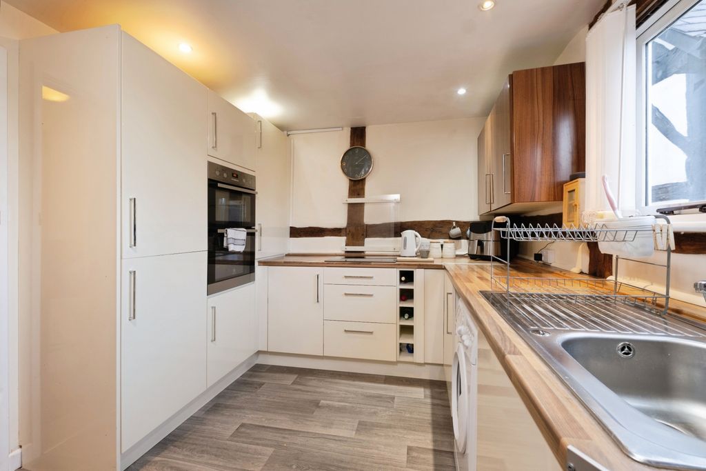 Property photo 3 of 14 Kitchen