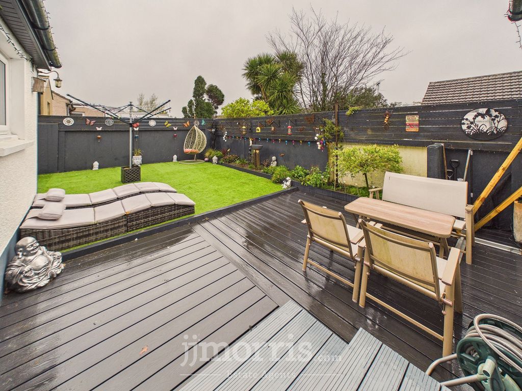 Property photo 3 of 27