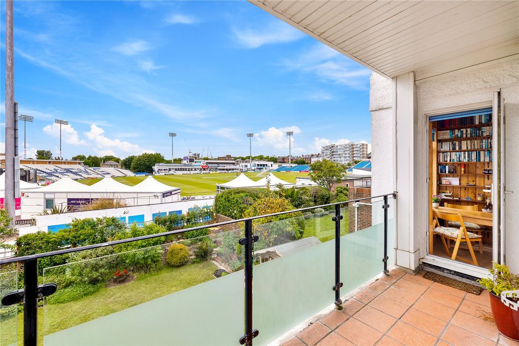 Property photo 2 of 16 Picture No. 11