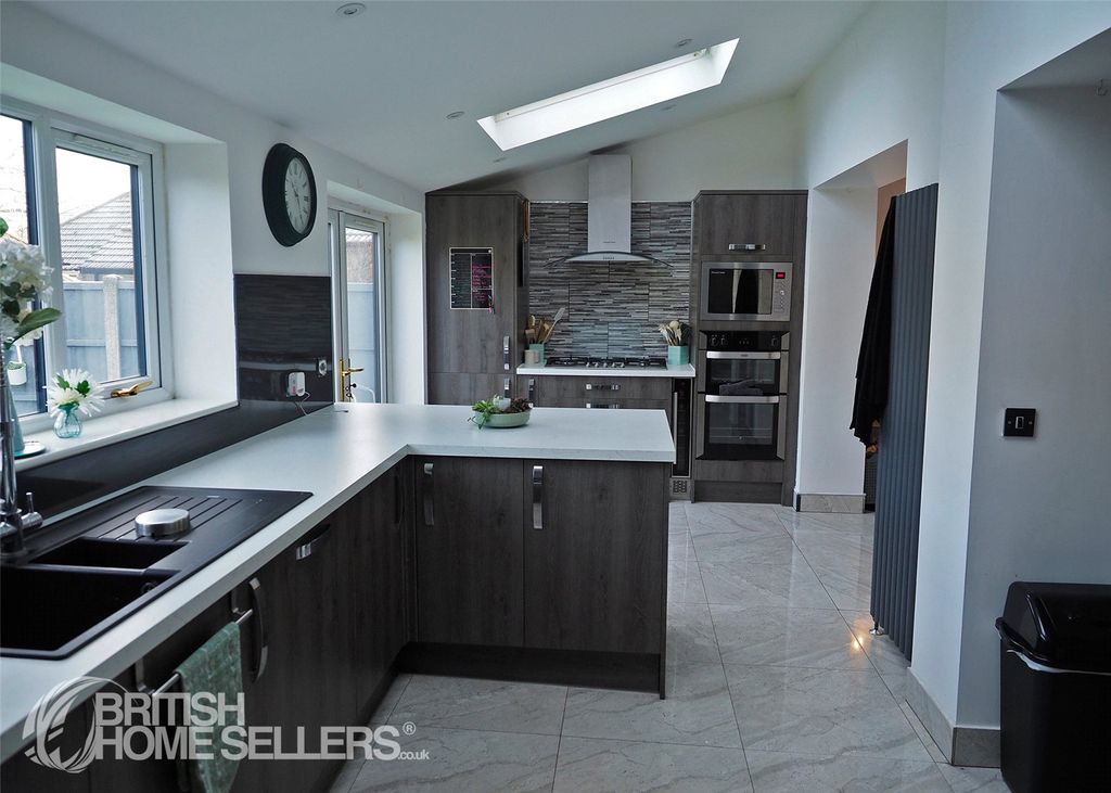 Property photo 3 of 25 Picture No. 23