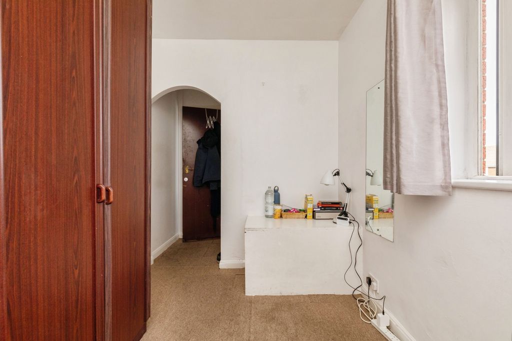 Property photo 3 of 5 Pbox-Img.Jpg