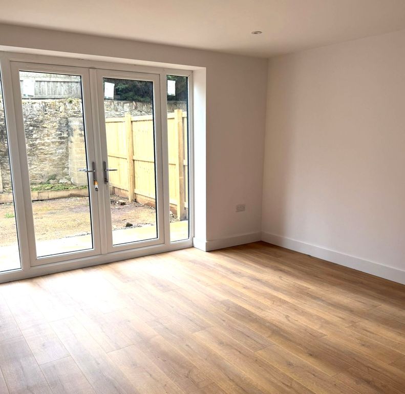 Property photo 3 of 6 Lounge