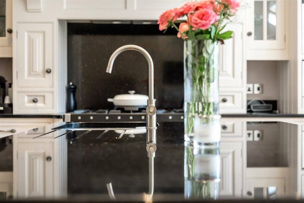 Property photo 1 of 2