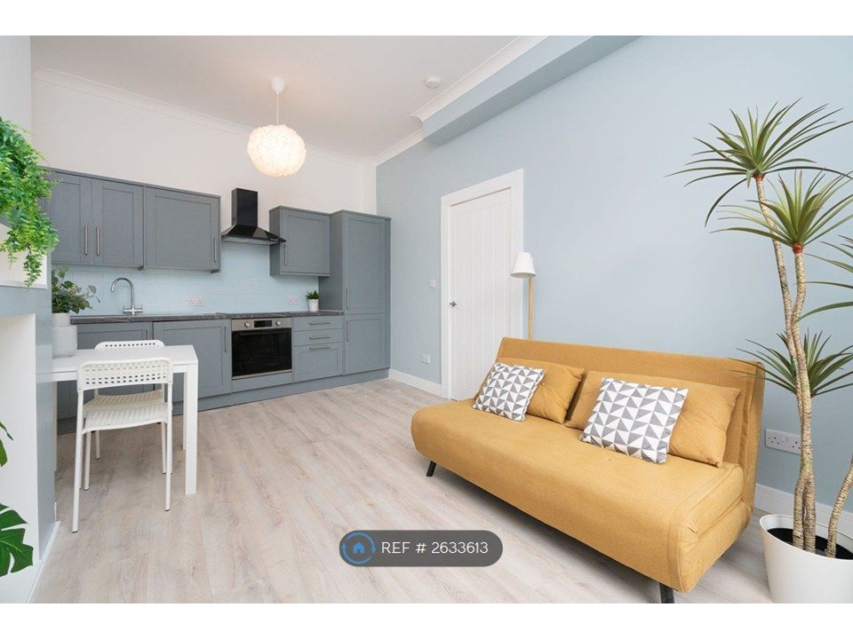 Property photo 1 of 18 Open-Plan Living Room/Kitchen