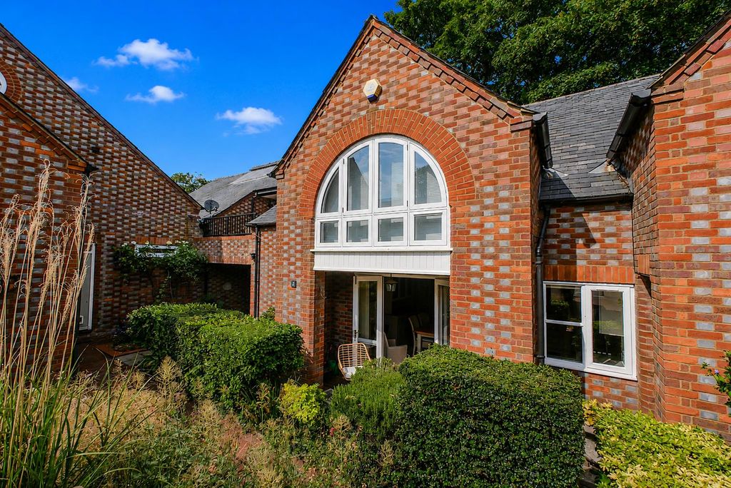 Property photo 1 of 19 Approach