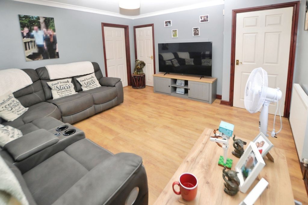 Property photo 2 of 10 Pbox-Img.Jpg