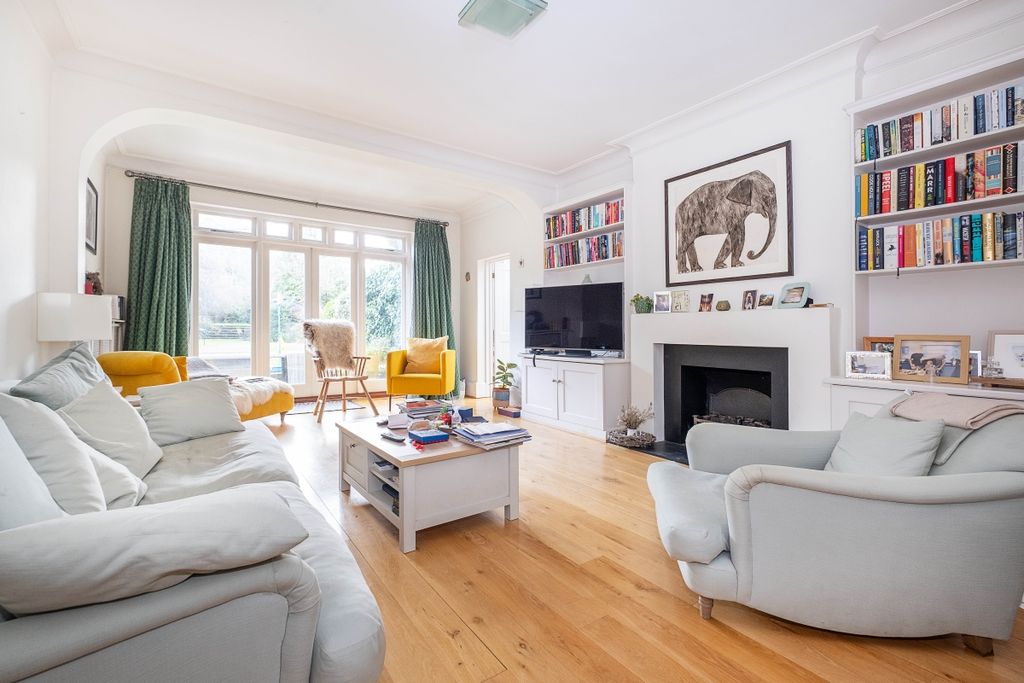 Property photo 2 of 22 10-Walpole-Road-0...